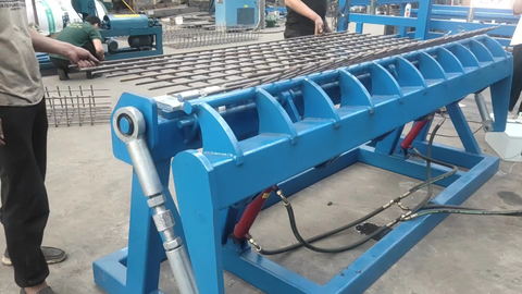 Reinforcement mesh bending machine